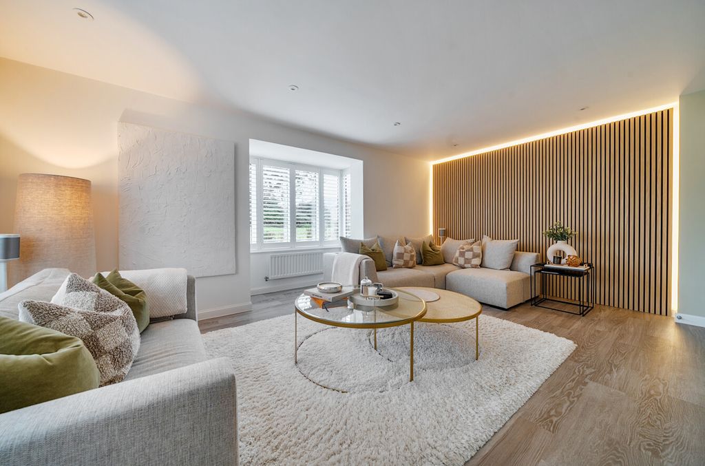 Property photo 2 of 25 1397198-7-6960Ecc...