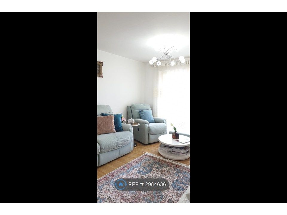 Property photo 3 of 10 Sitting Area ( With Access To Garden)