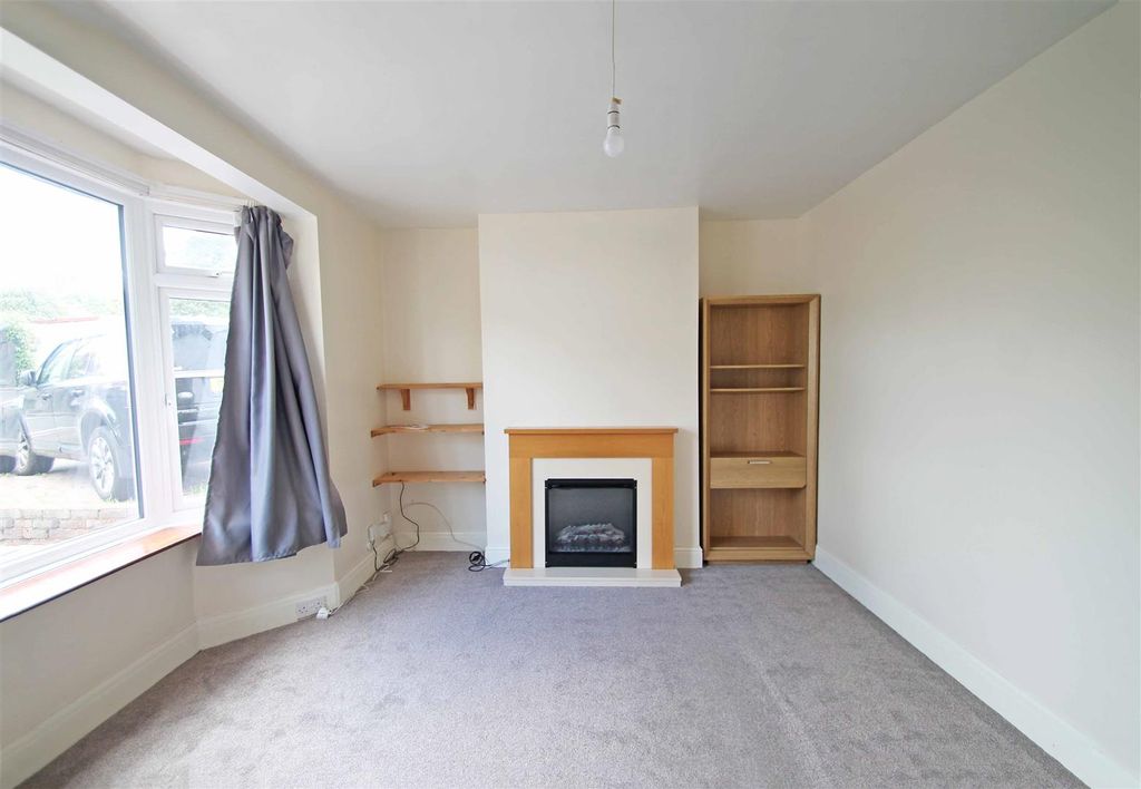 Property photo 1 of 14 Living Room