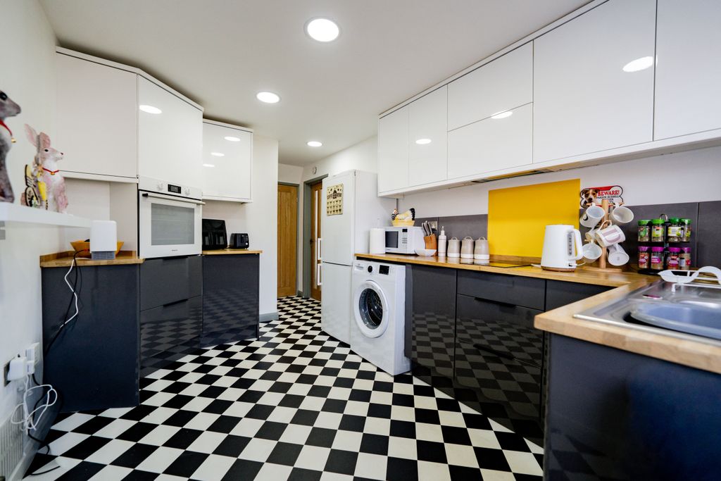 Property photo 2 of 17 Dsc07330-2