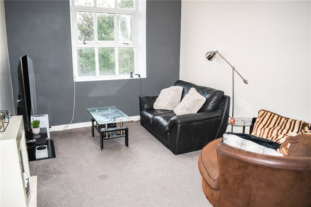 Property photo 3 of 11 Lounge