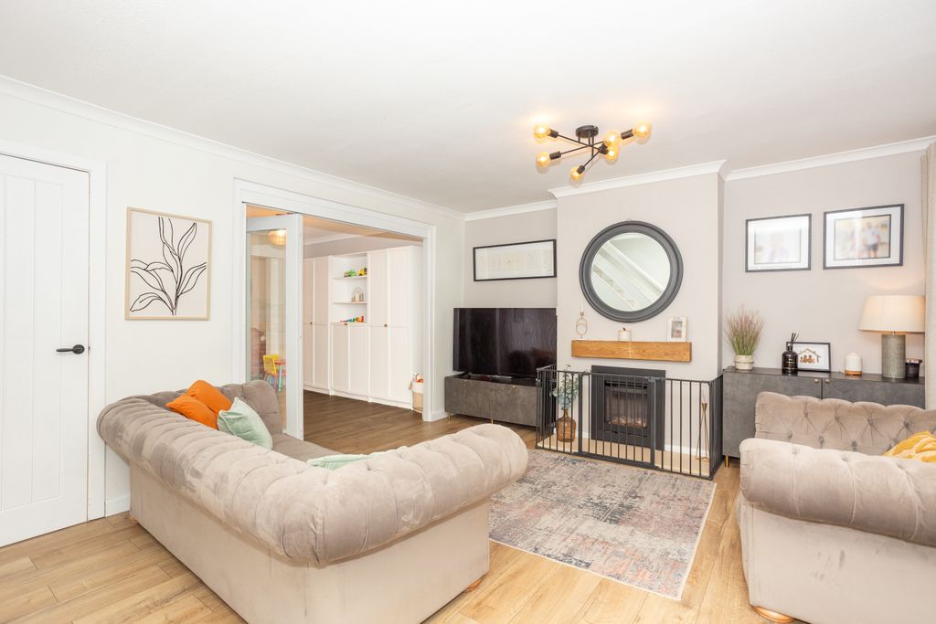 Property photo 2 of 42 Living Room