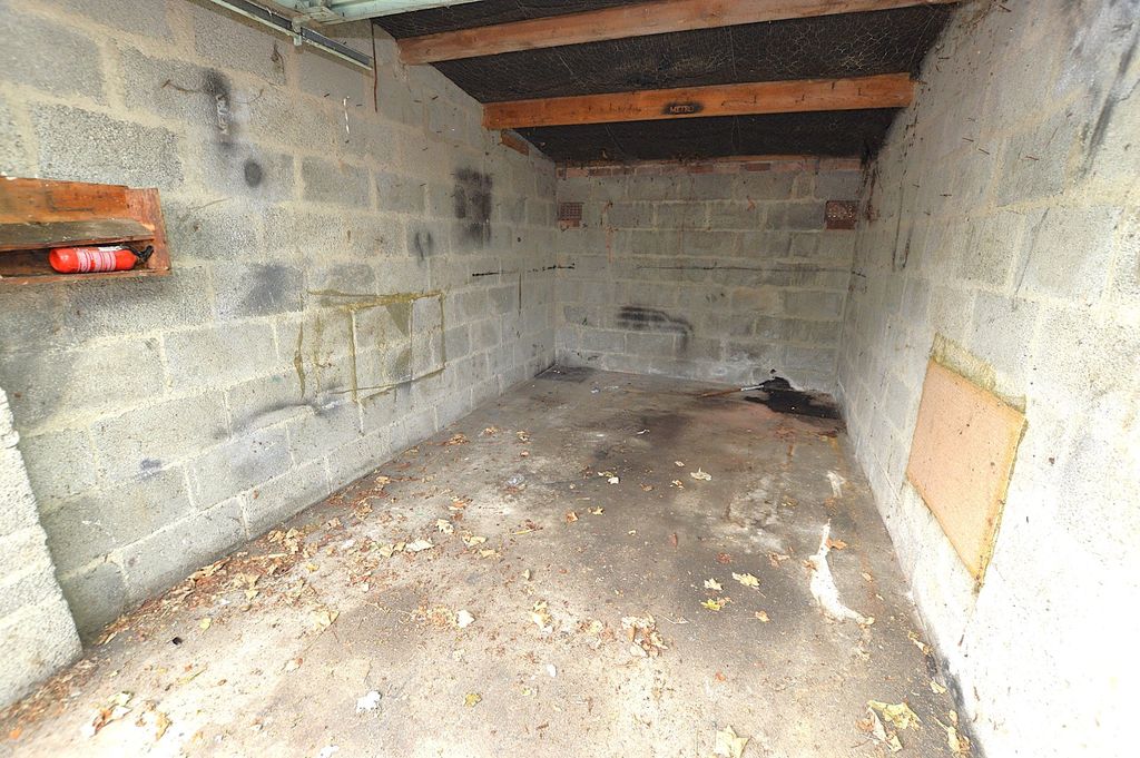 Property photo 2 of 2 Garage Internal