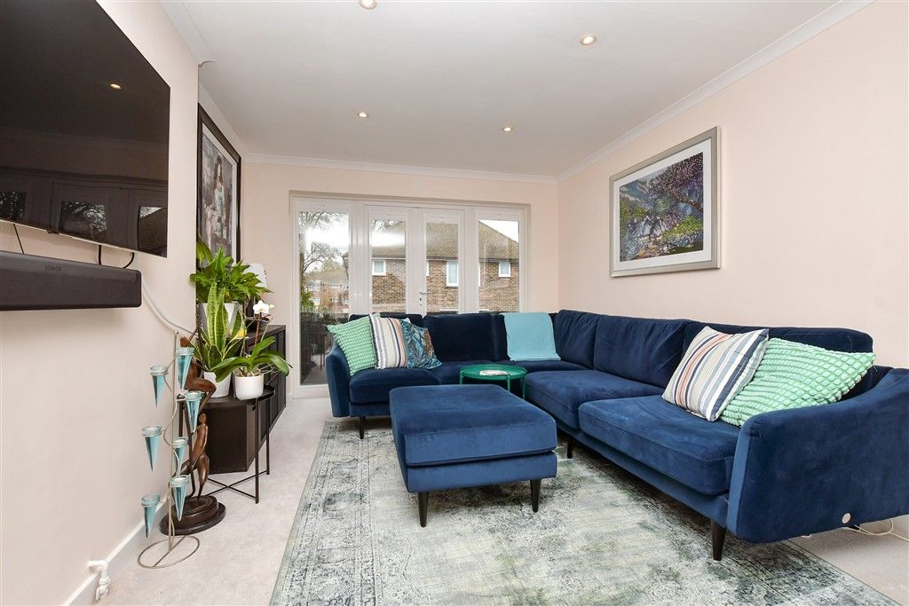 Property photo 2 of 10 Lounge