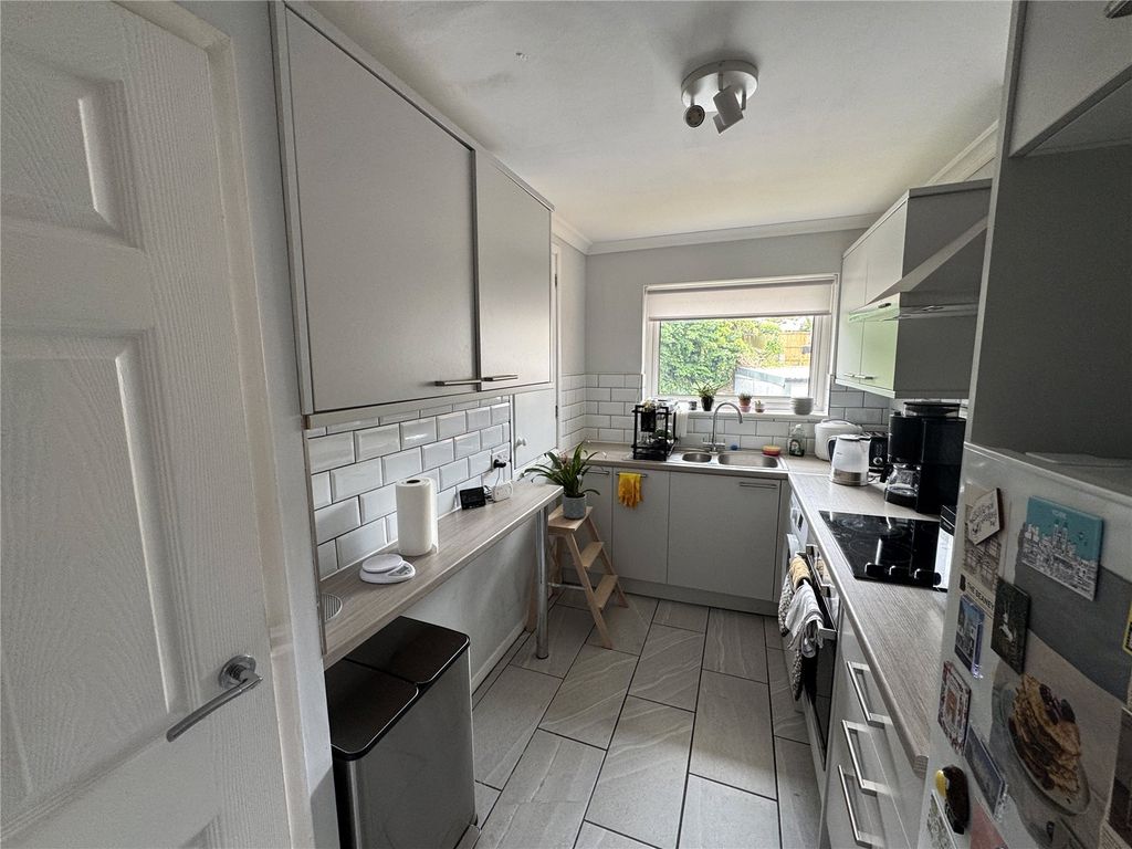 Property photo 2 of 9 Picture No. 17