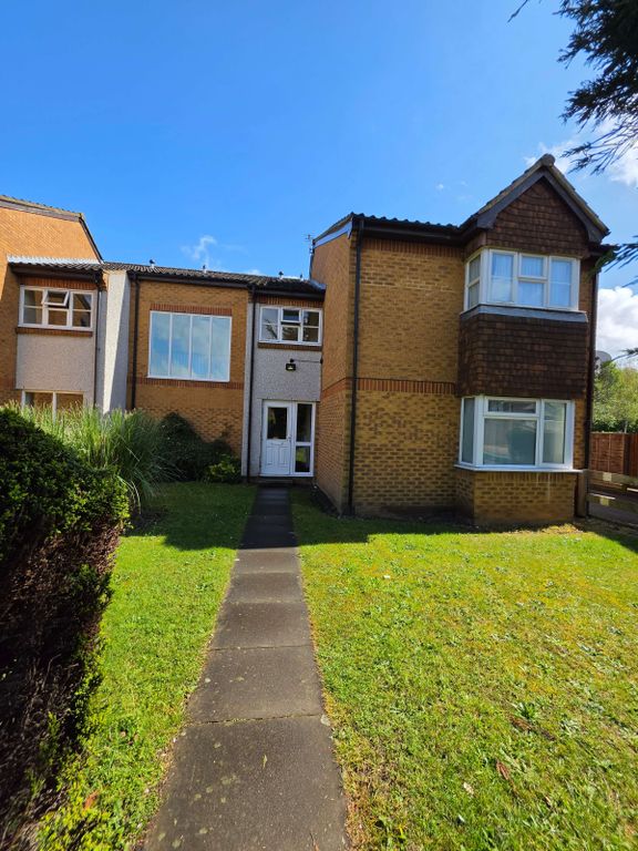 Property photo 1 of 12 Ground Floor Studio Flat To Let Â£1150