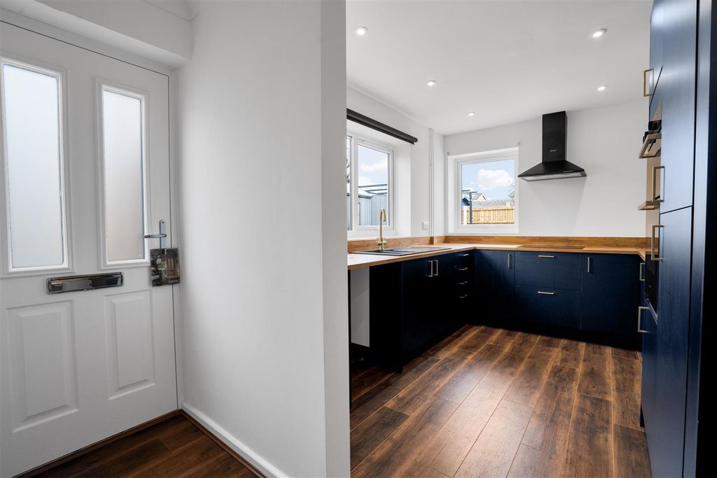 Property photo 3 of 14 Entrance