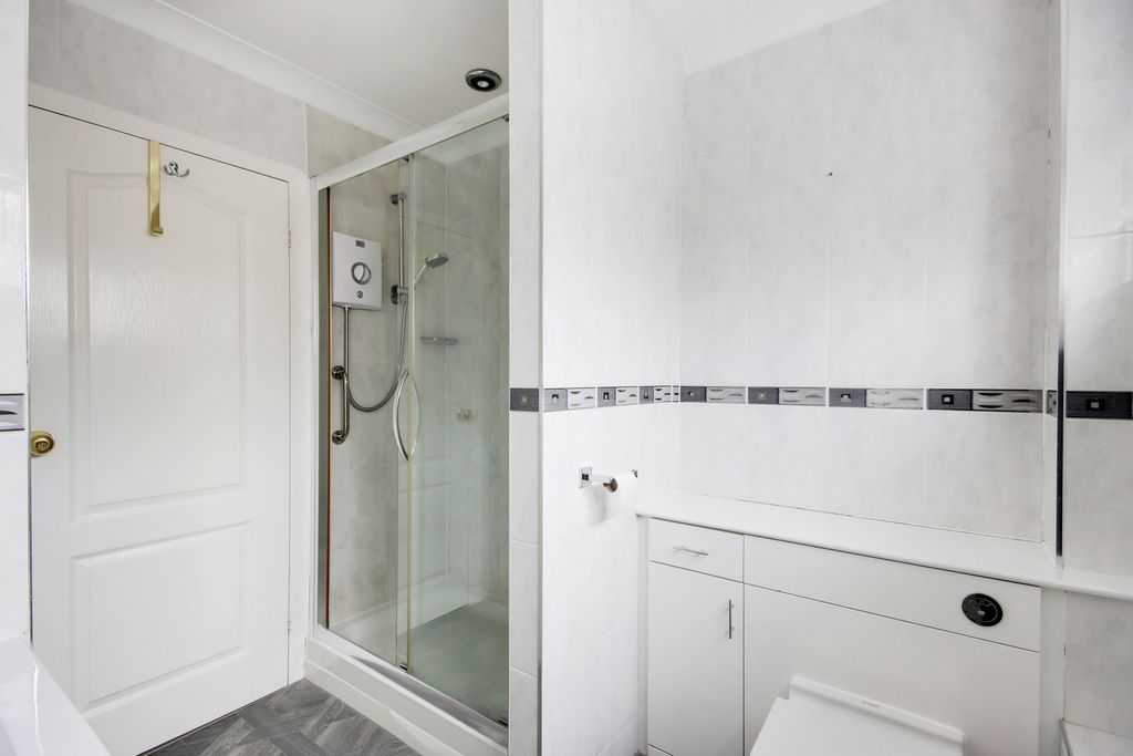 Additional image 10 of 2 bed flat for saleCavendish Square, Bramblefield Estate, Longfield DA3
