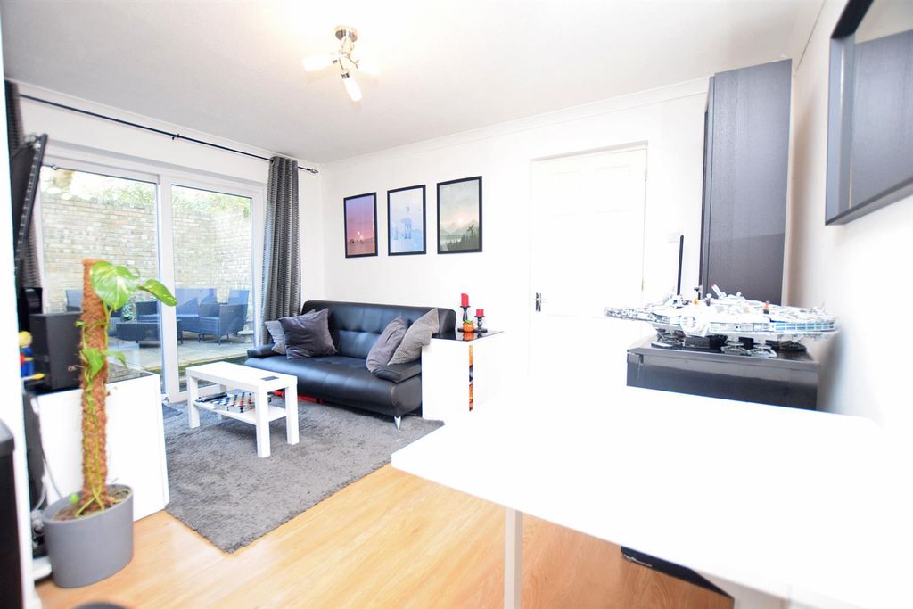 Property photo 3 of 8 Lounge(2025)