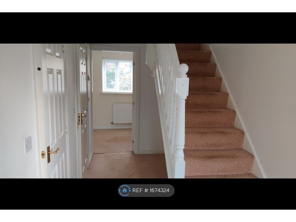 Property photo 2 of 16 Hallway