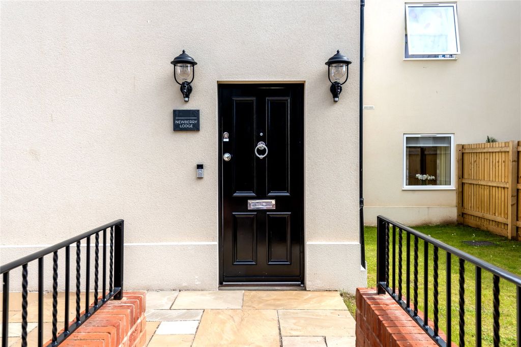 Property photo 2 of 13 Entrance