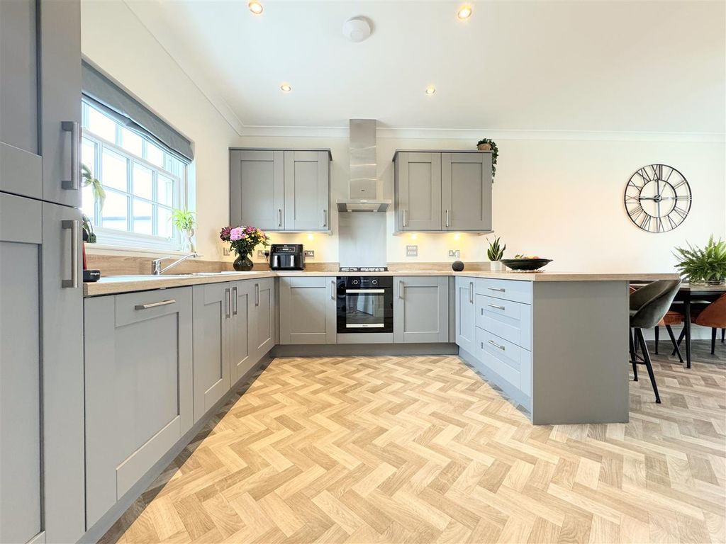 Property photo 2 of 40 Kitchen Diner