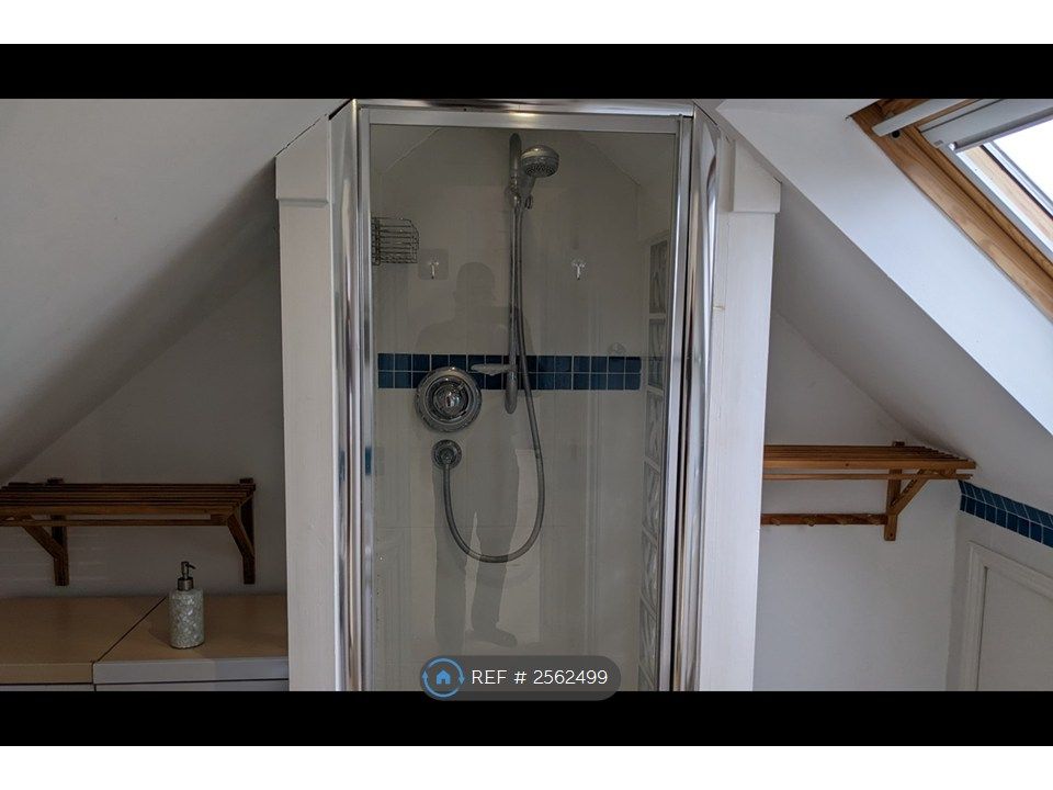 Property photo 2 of 15 Loft Ensuite