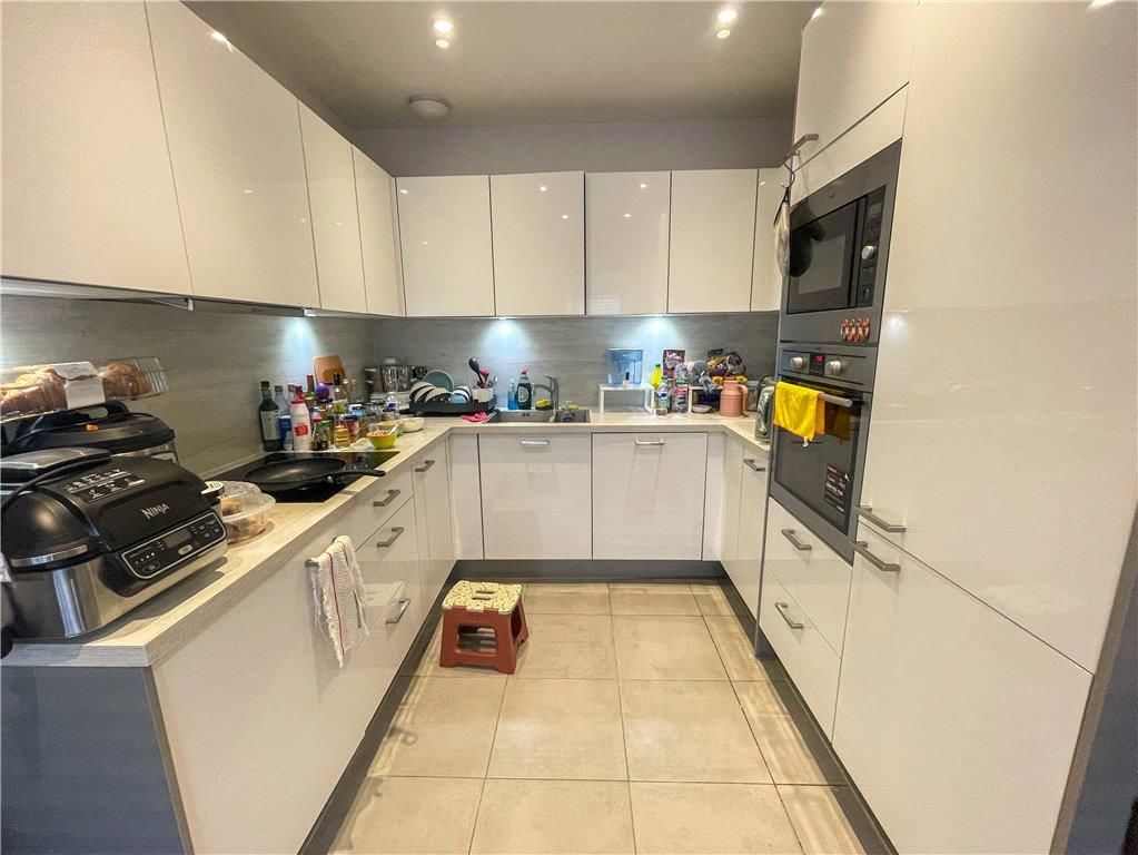 Property photo 3 of 18 Kitchen