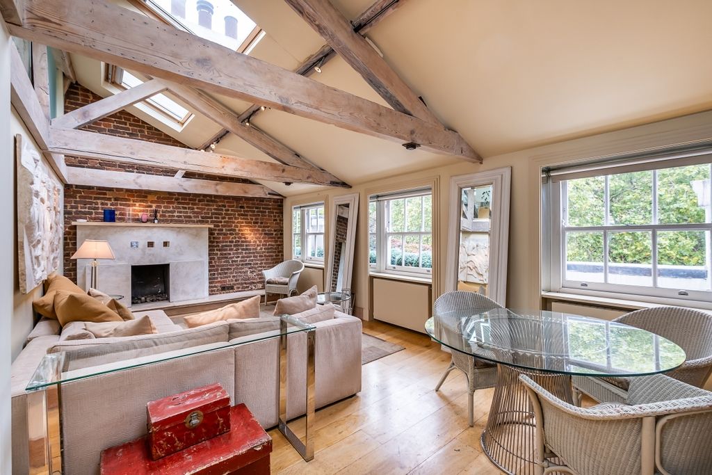 Property photo 2 of 21 Hyde-Park-Square-01