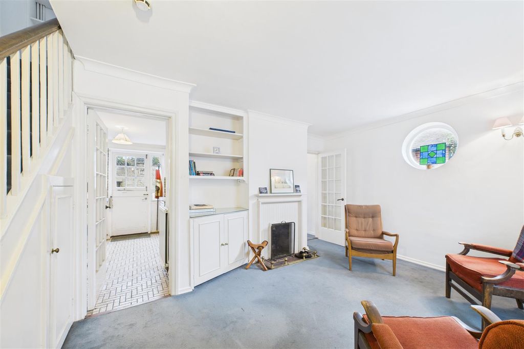 Property photo 3 of 18 Living Room