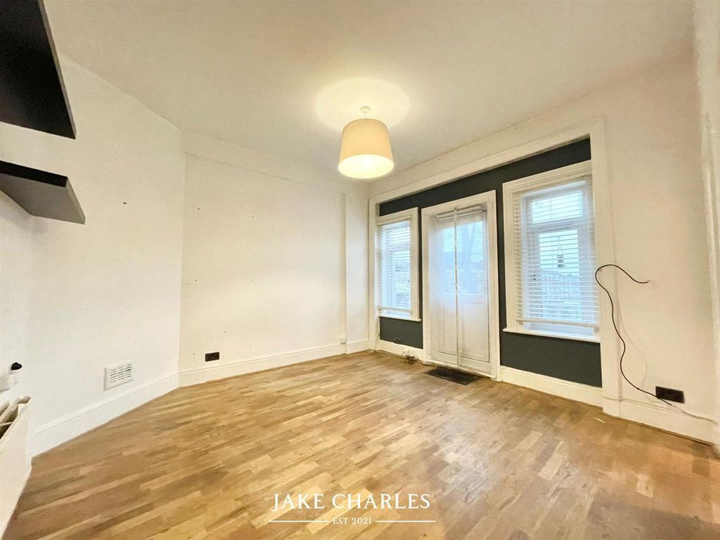 Property photo 2 of 9 A06c0479-Dd39-4419-Afc3-085c9A9c1Abc.Jpg