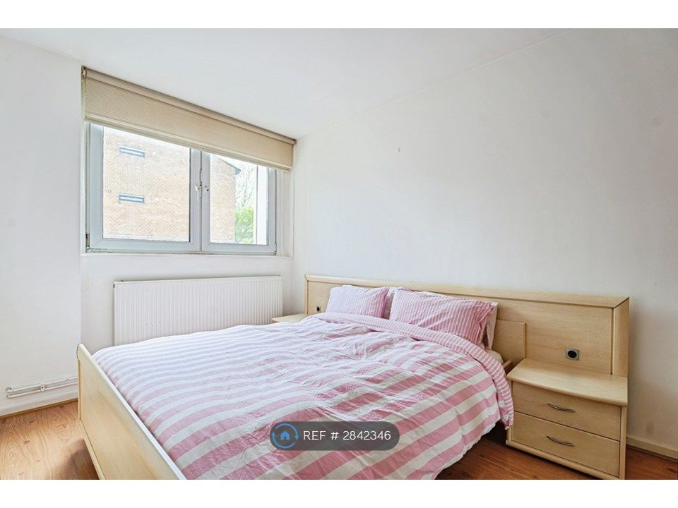 Property photo 2 of 17 Bedroom