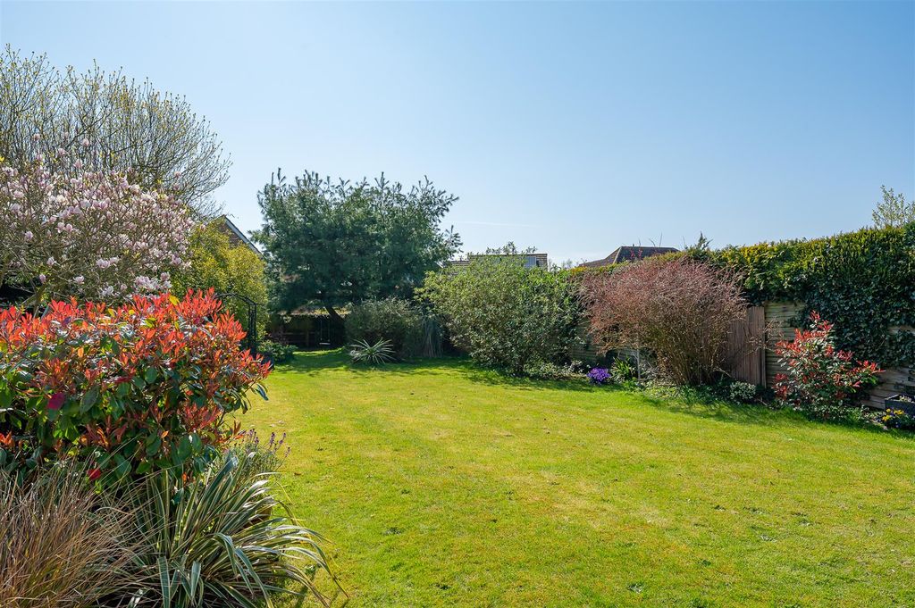 Property photo 2 of 21 Garden