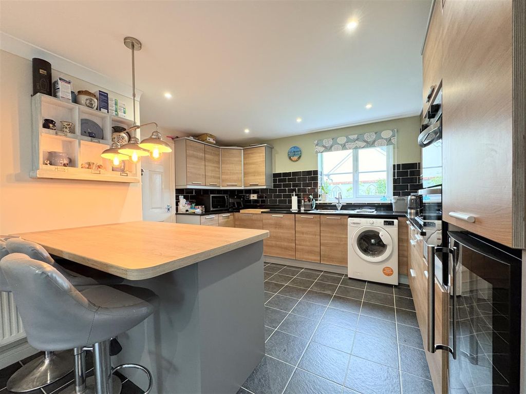 Property photo 3 of 32 Kitchen Diner
