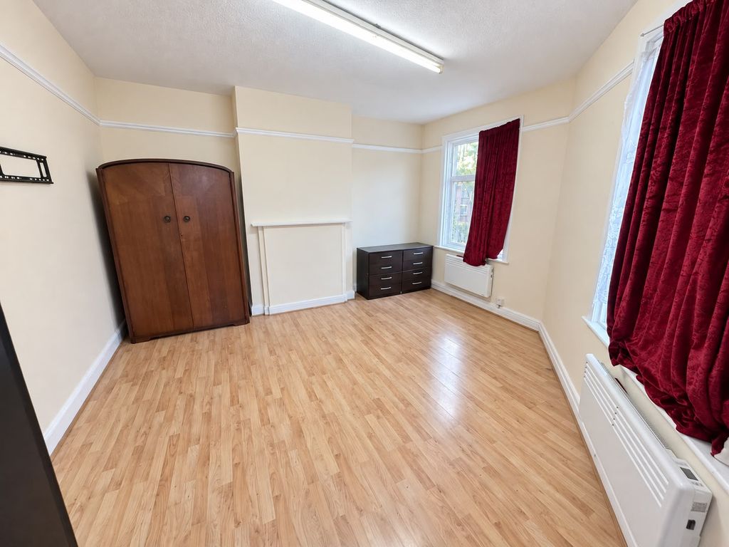 Property photo 2 of 6 Gallery