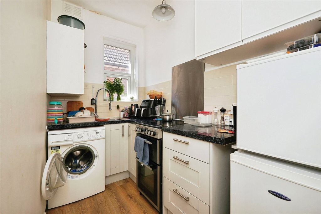 Property photo 3 of 10 Picture No. 12