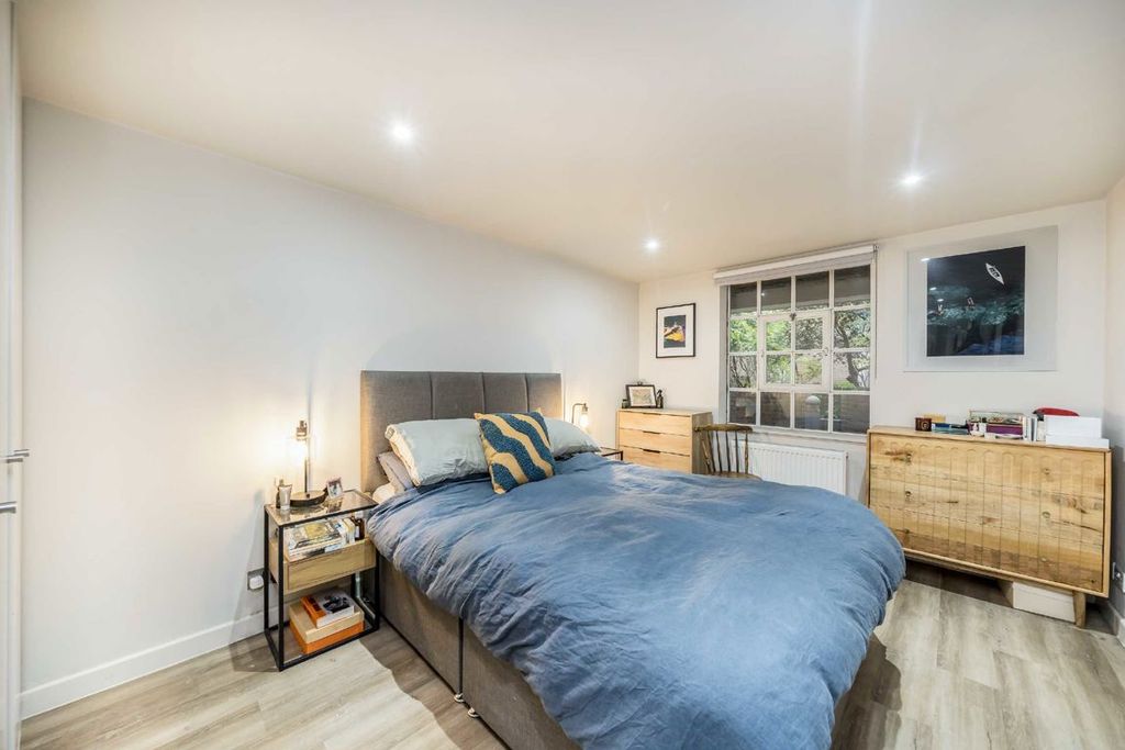 Property photo 3 of 4