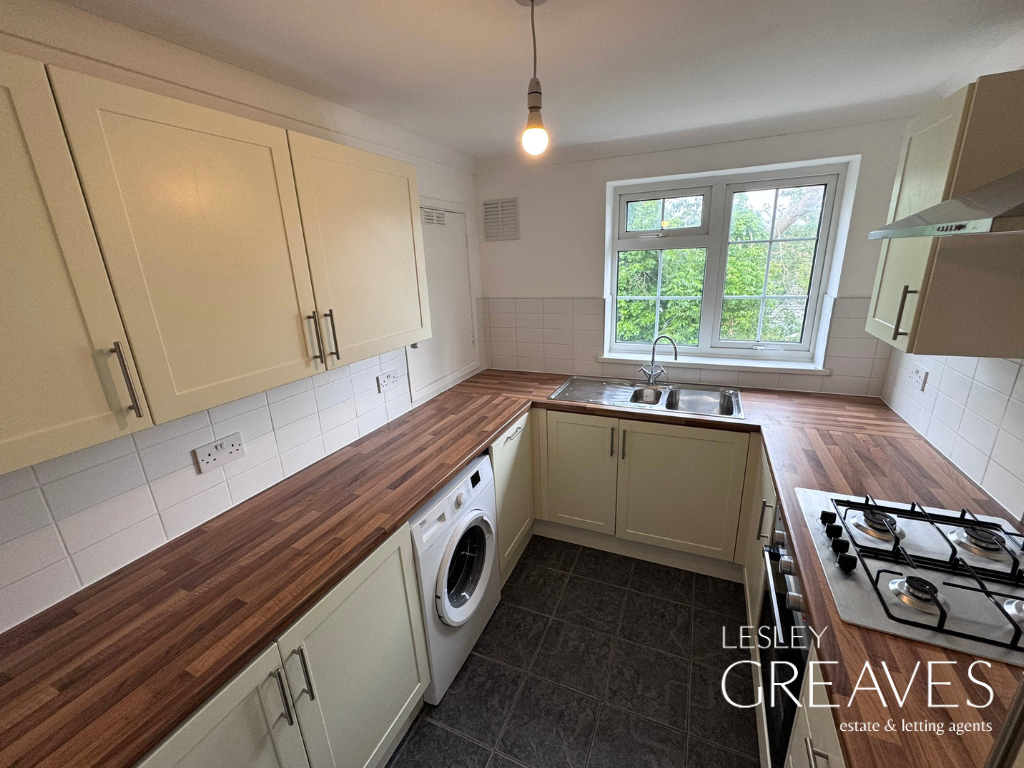 Property photo 3 of 10 Kitchen