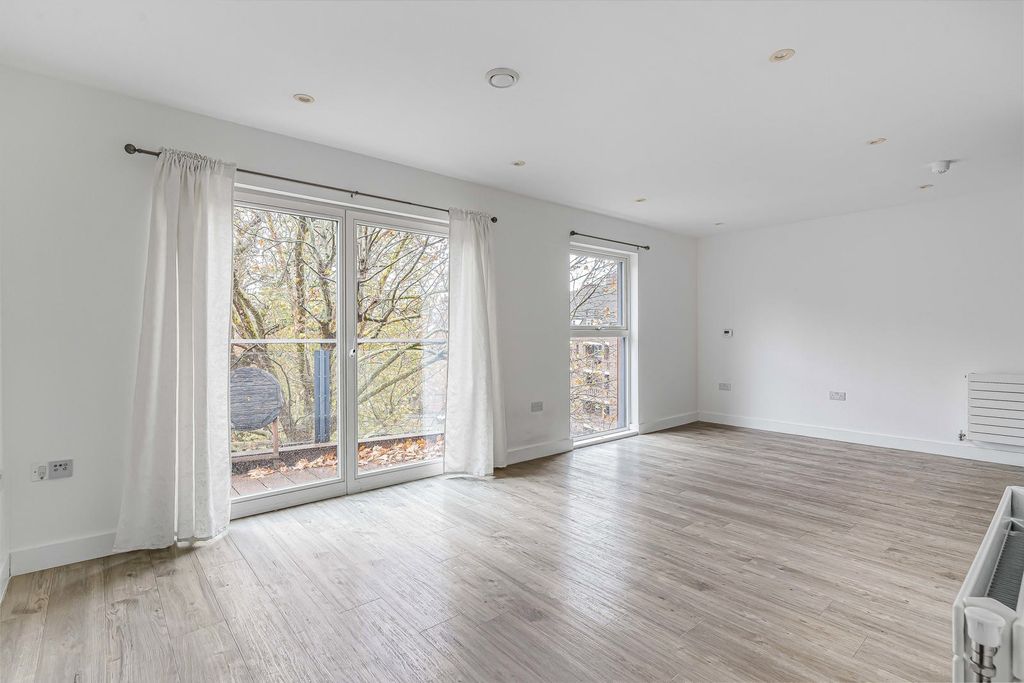 Property photo 3 of 21 Reception Room