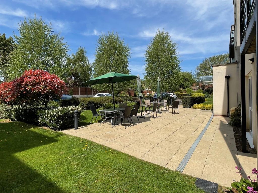 Property photo 1 of 15 Waggoners Patio 2.Jpg