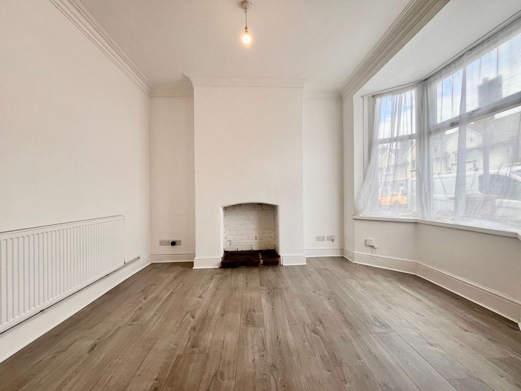 Property photo 3 of 29