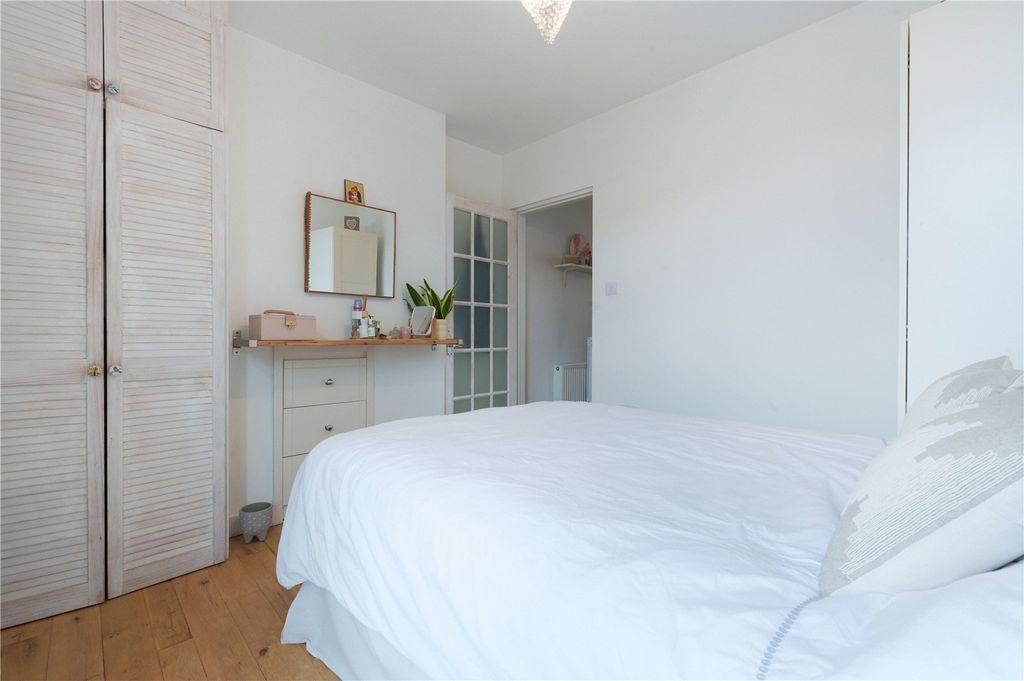 Property photo 3 of 9 Bedroom