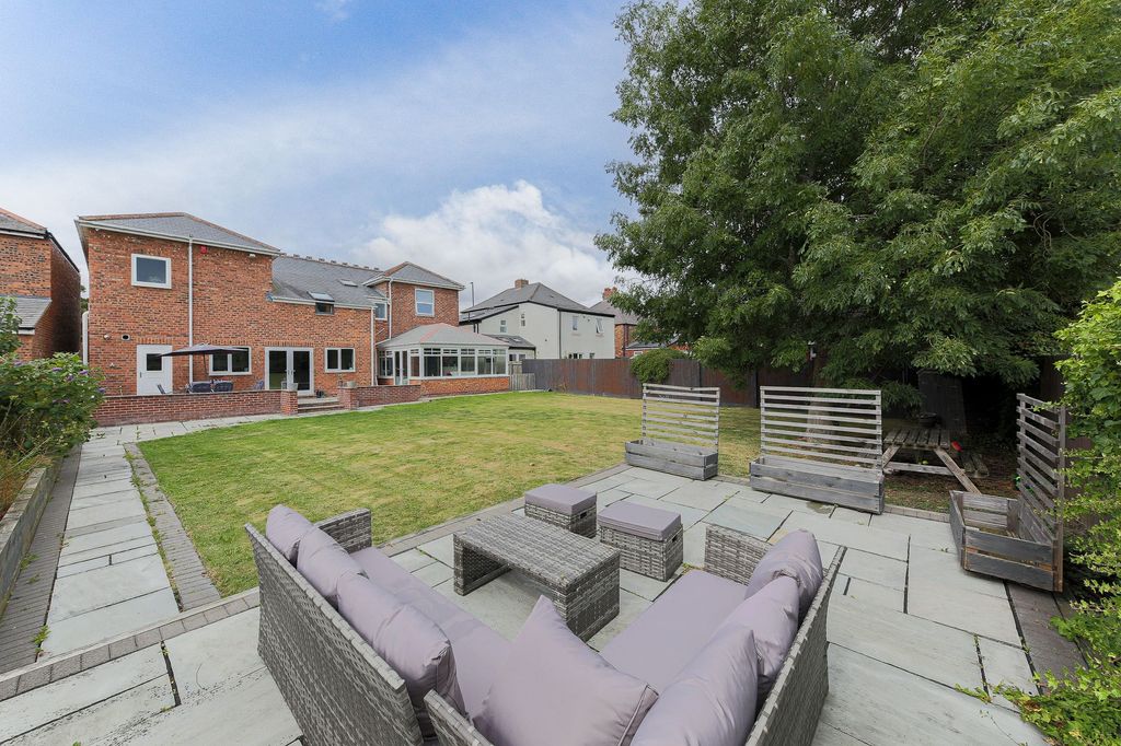 Property photo 2 of 22 Rear Garden