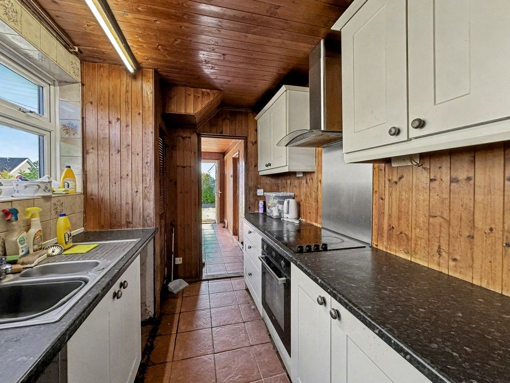 Property photo 3 of 27