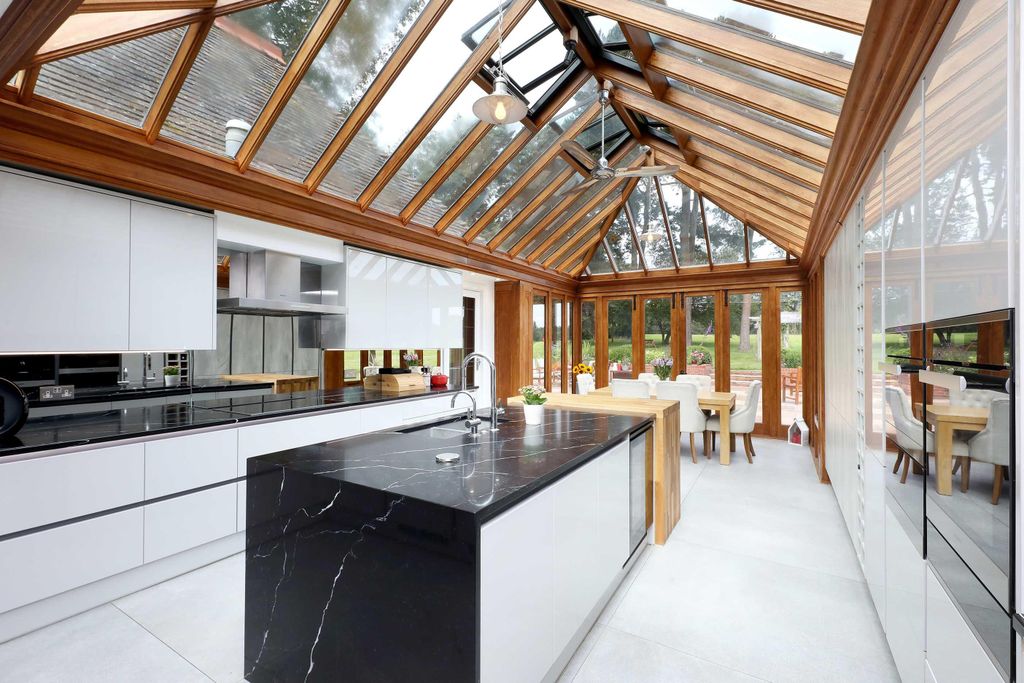 Property photo 3 of 21 Image