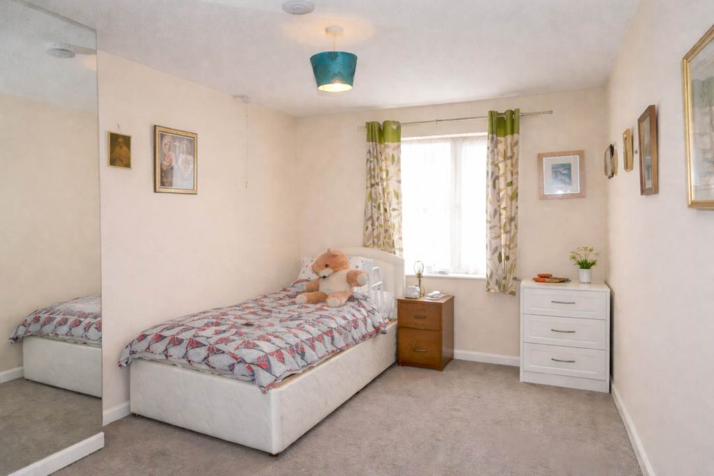 Property photo 3 of 6