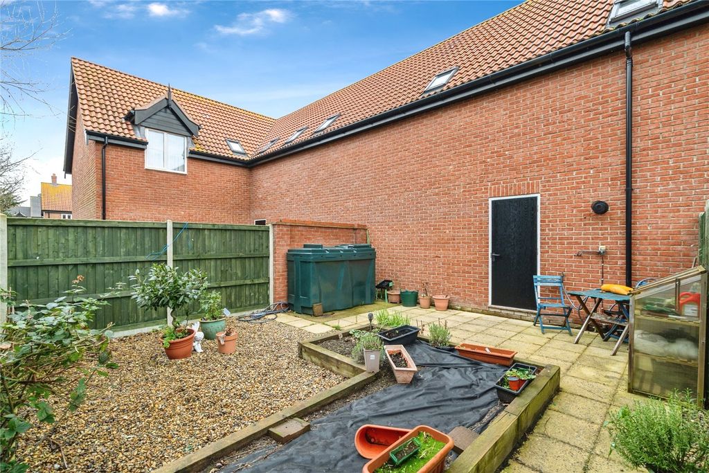 Property photo 2 of 17 Picture No. 01