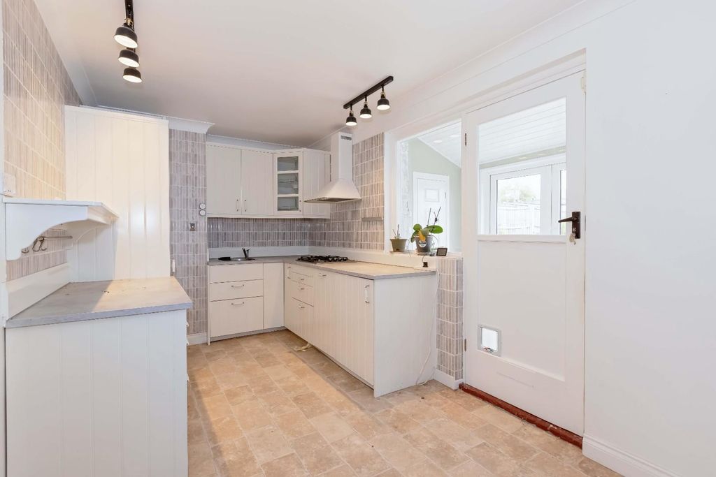Property photo 2 of 24 Bessborough Terrace_16.Jpg