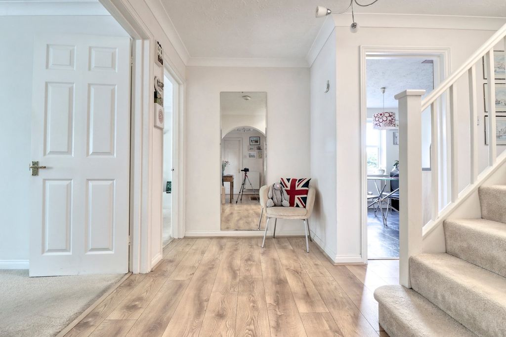 Additional image 13 of 5 bed detached house for saleWyldwood Close, Harlow CM17