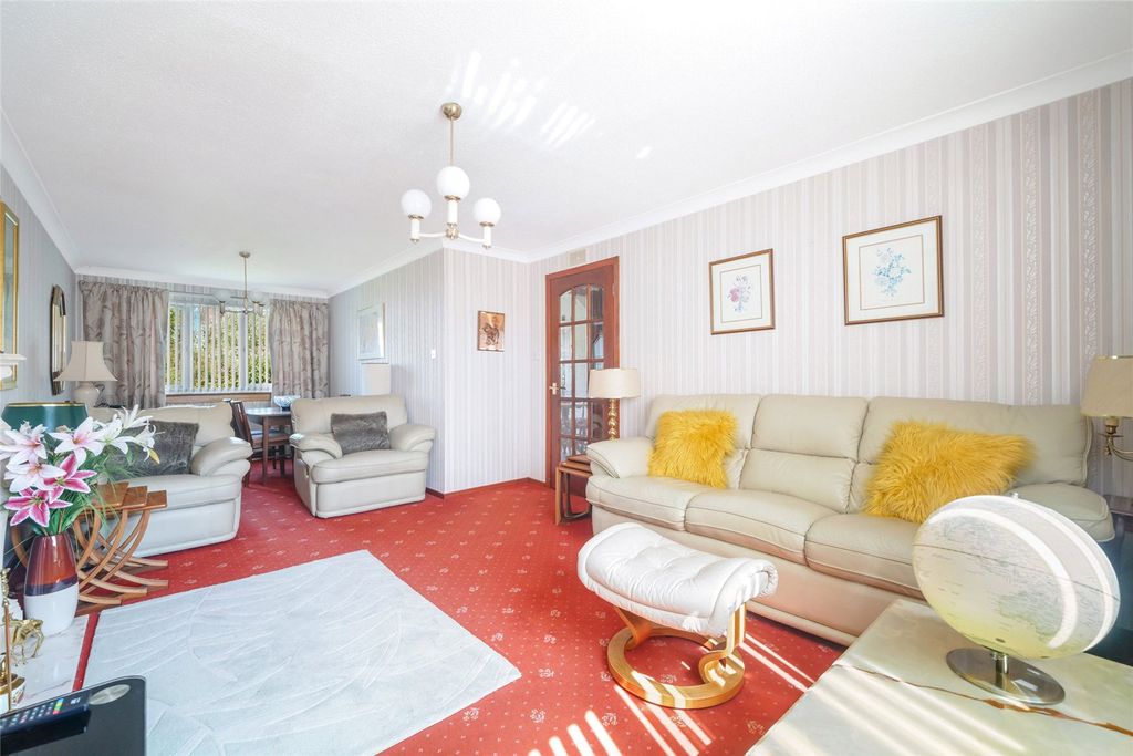 Property photo 3 of 16 Living/ Dining Room