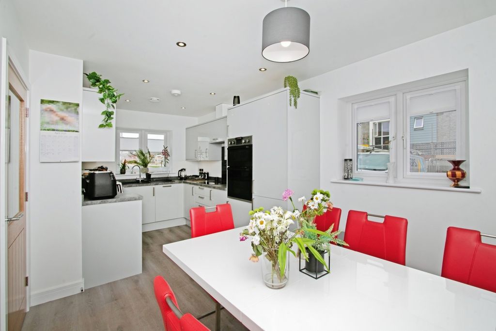 Property photo 3 of 9 Kitchen Diner