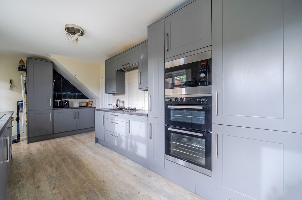 Property photo 2 of 23 1429480-12-69B3De...