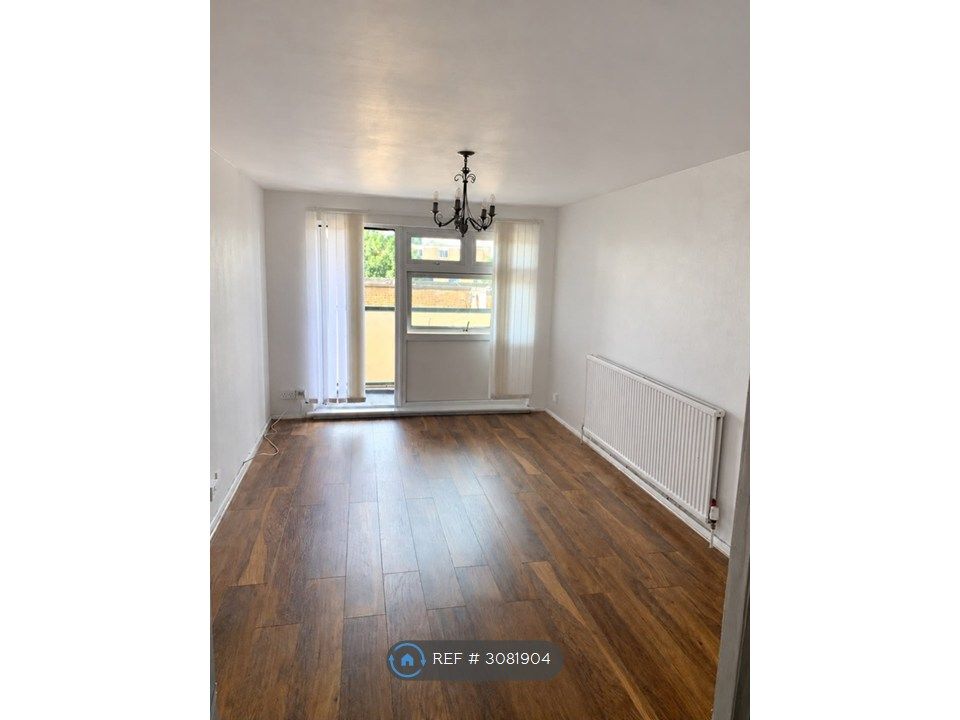 Property photo 1 of 11 Livingroom Onto Balcony