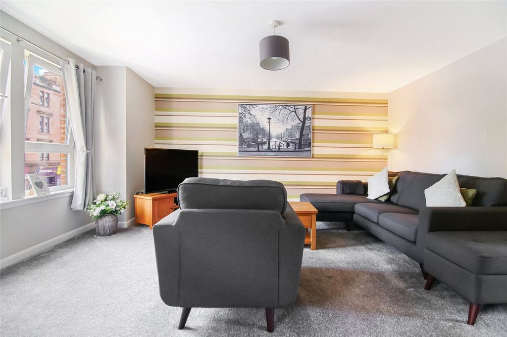 Property photo 3 of 15 Living/Dining
