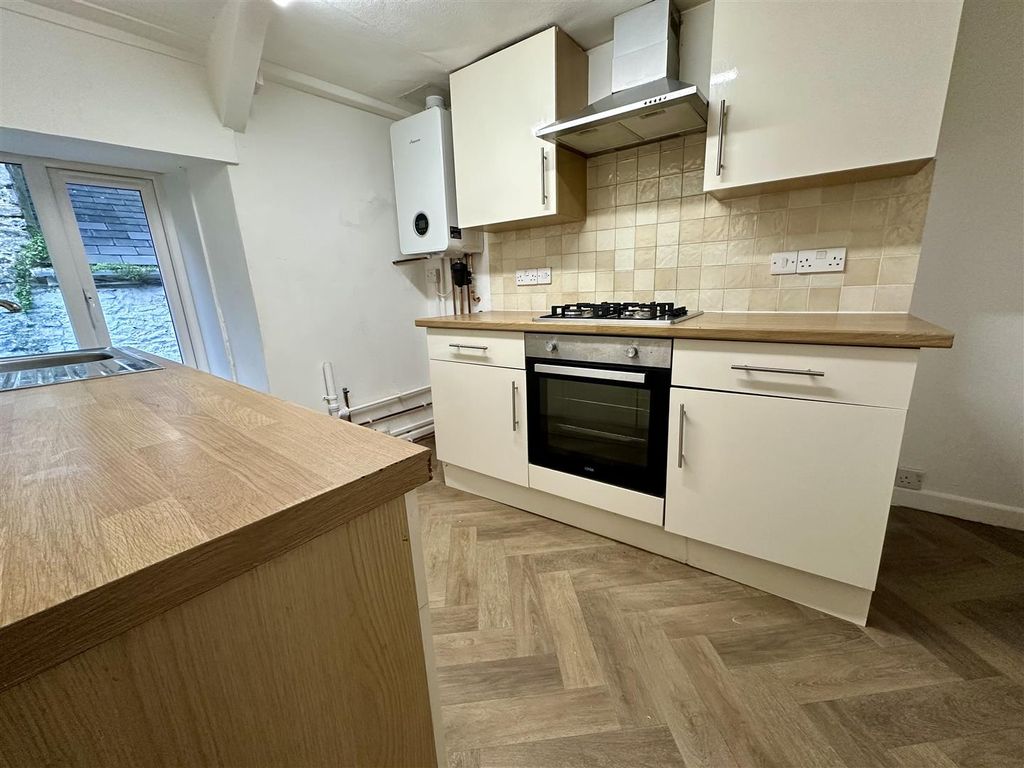 Property photo 2 of 14 Kitchen.Jpeg