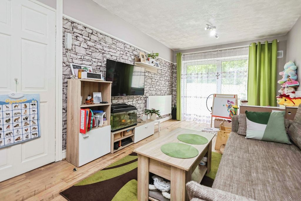 Property photo 2 of 11 Pbox-Img.Jpg