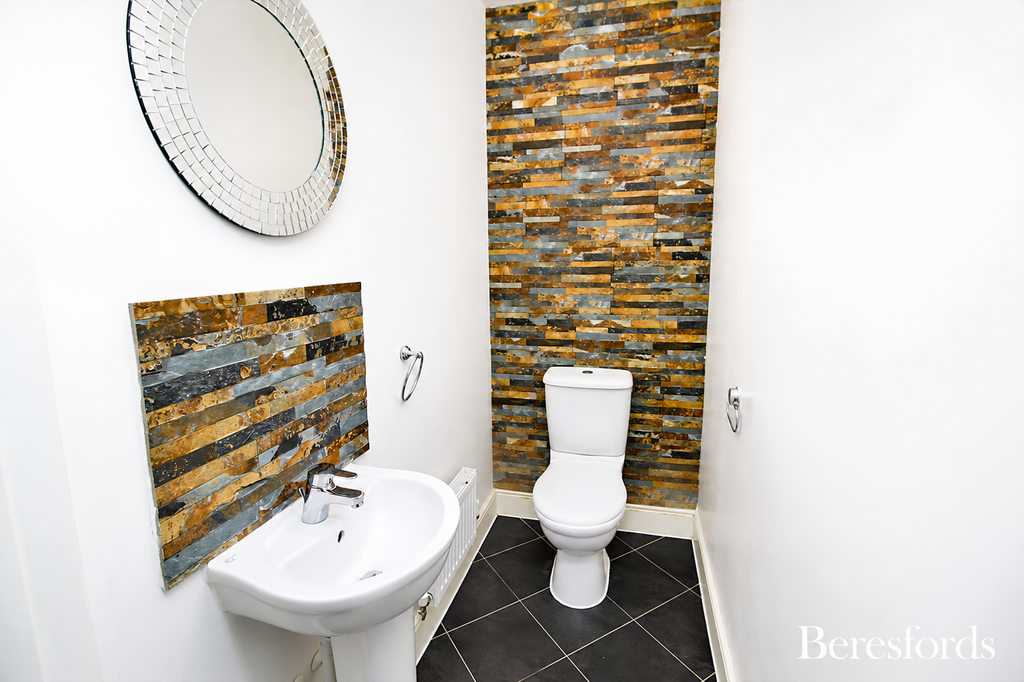 Property photo 2 of 11 Gf Cloakroom