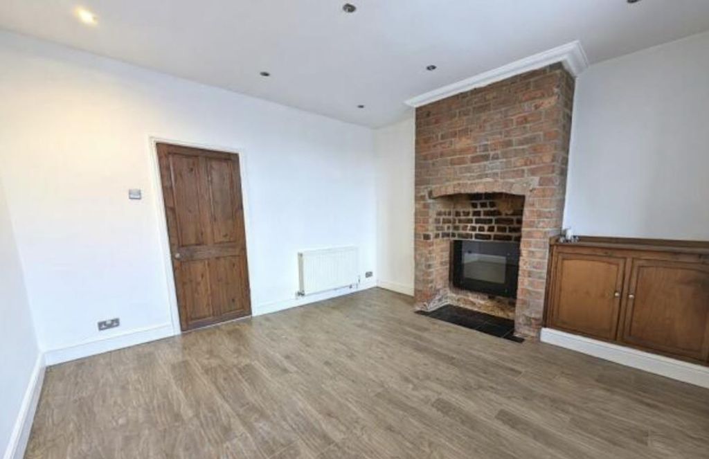 Property photo 2 of 9 F102Db5d-Dfd6-47A5-8Af5-8Ebbc1E0123Fb.Png