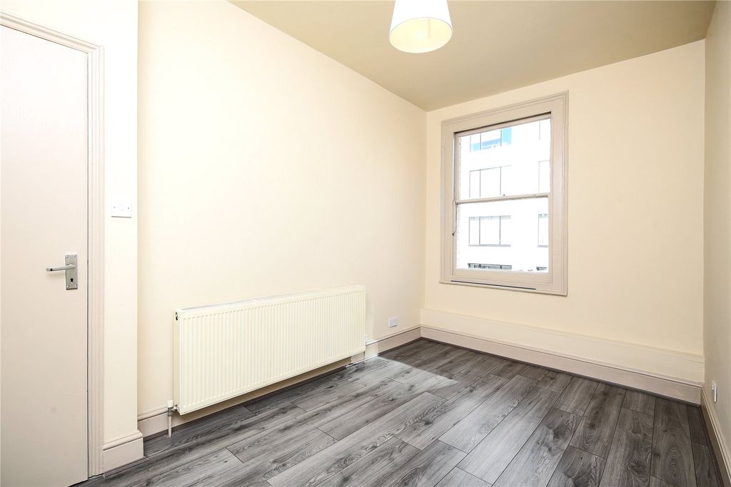 Property photo 3 of 12 Picture No. 02