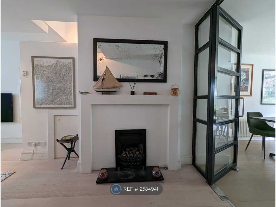 Property photo 2 of 15 Fireplace (Gas)
